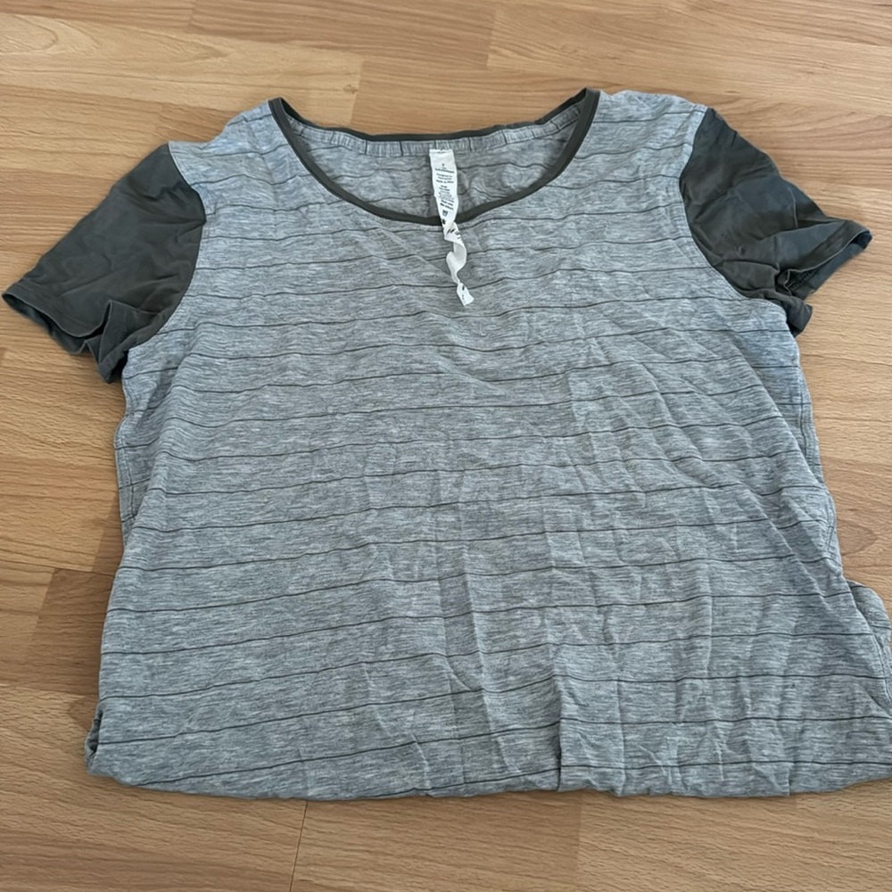 Lululemon Tee